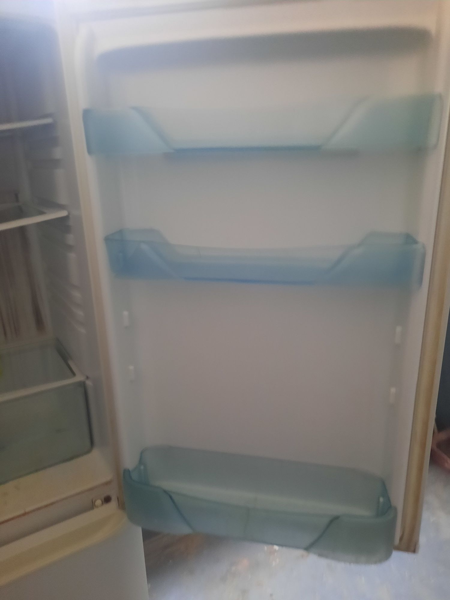 Продаи холодильник