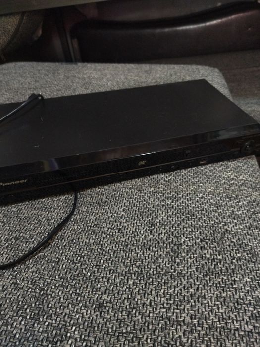 Продам DVD Player DV-420V