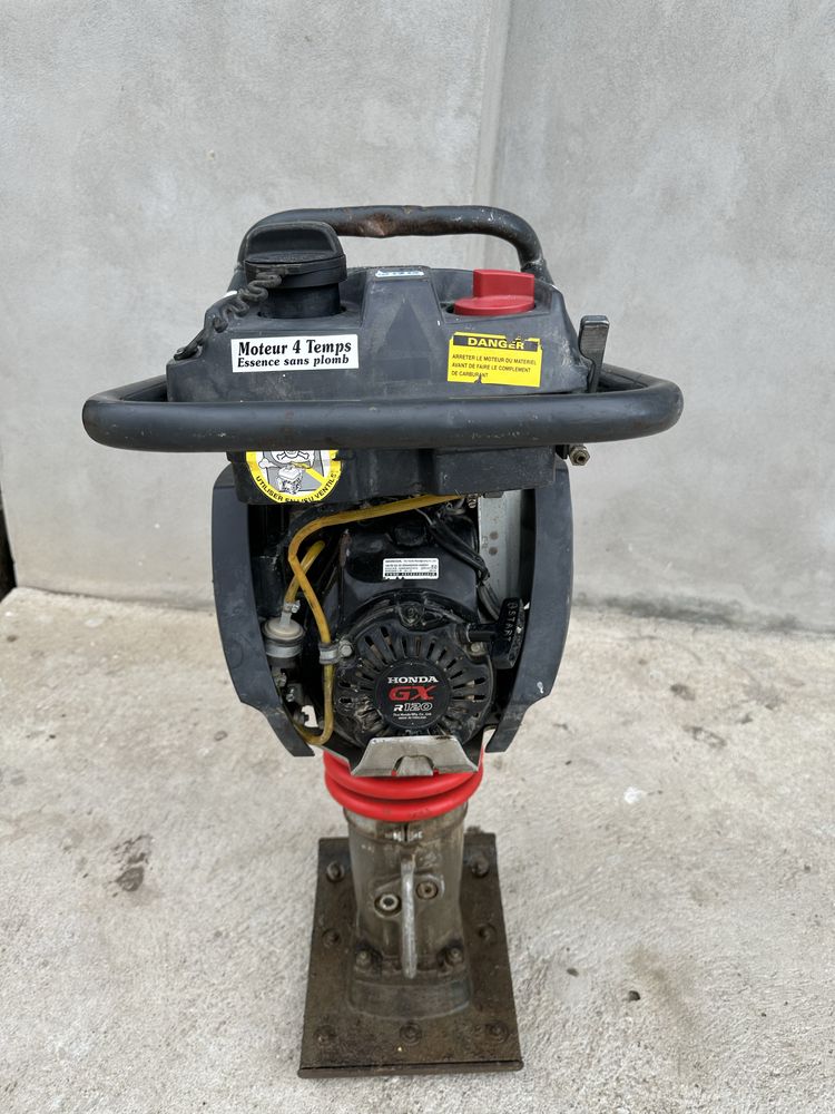 Inchiriez  mai compactor