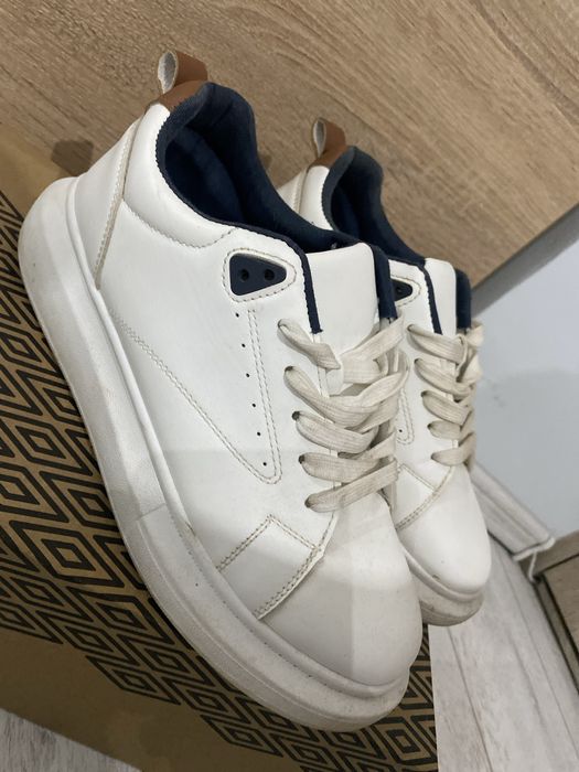 Adidasi sport pentru barbati