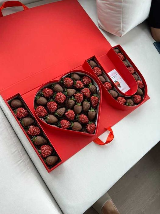 Клубника в шоколаде корпоративные подарки на 8 марта Доставка цветов