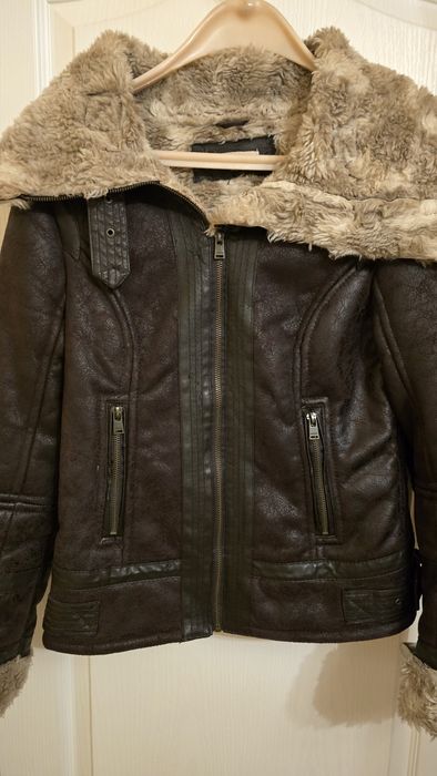 Продавам дамско  яке от еко кожа