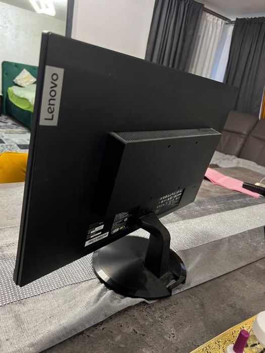 Sistem PC Lenovo in stare buna.