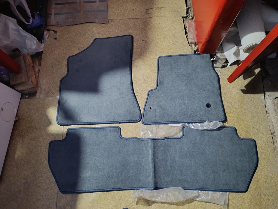 Продам новые полики