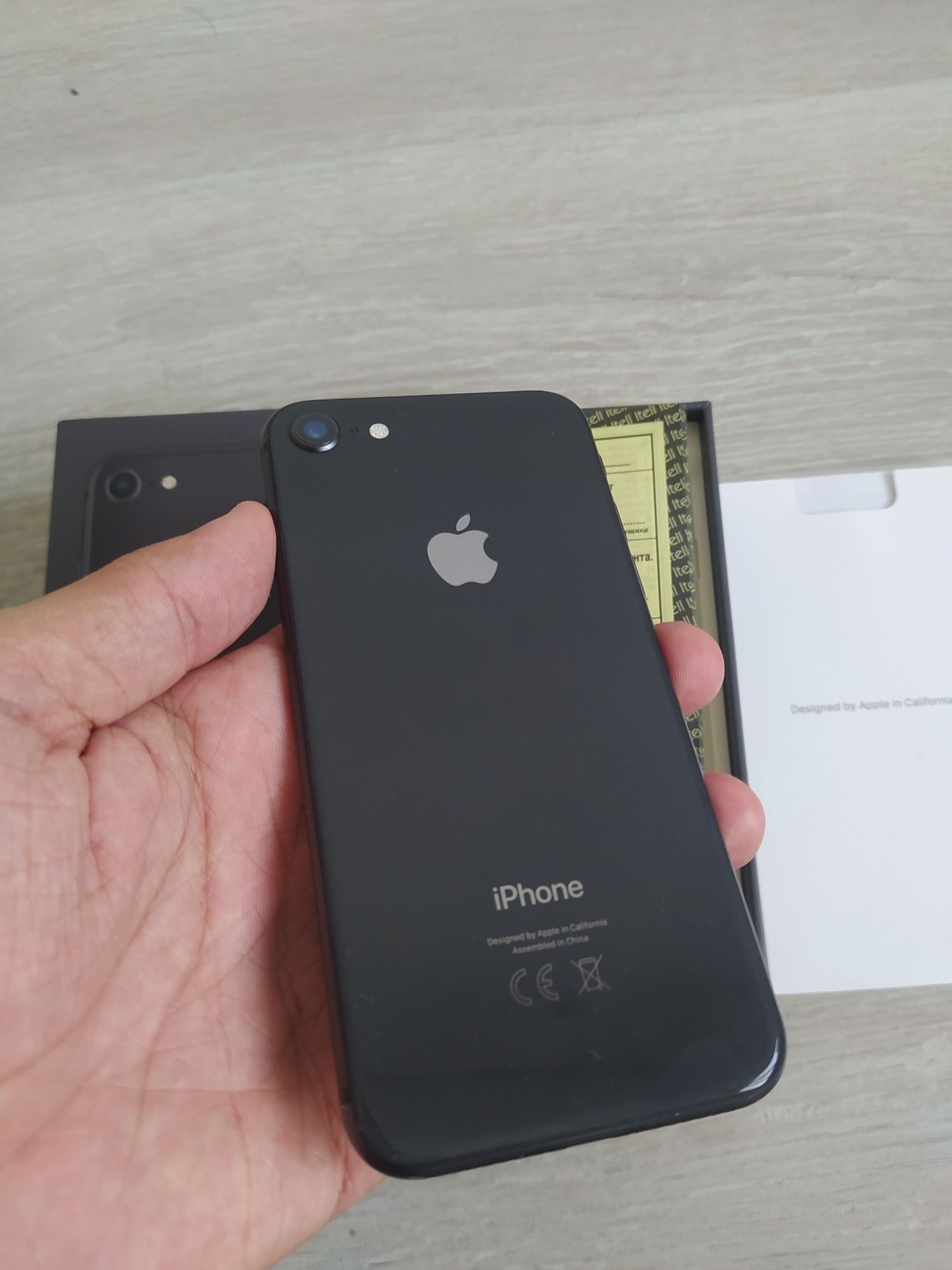 Продам iPhone 8 64 GB