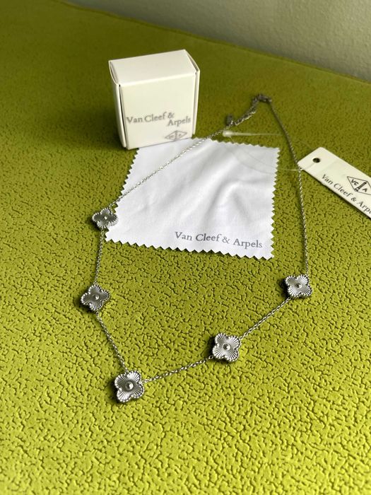 сребристо колие ван клиф с детелина van cleef  колие синджир бижу топ