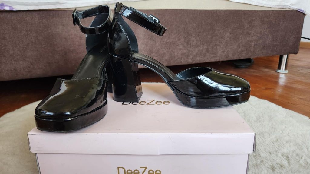 Елегантни обувки DeeZee БОРДО