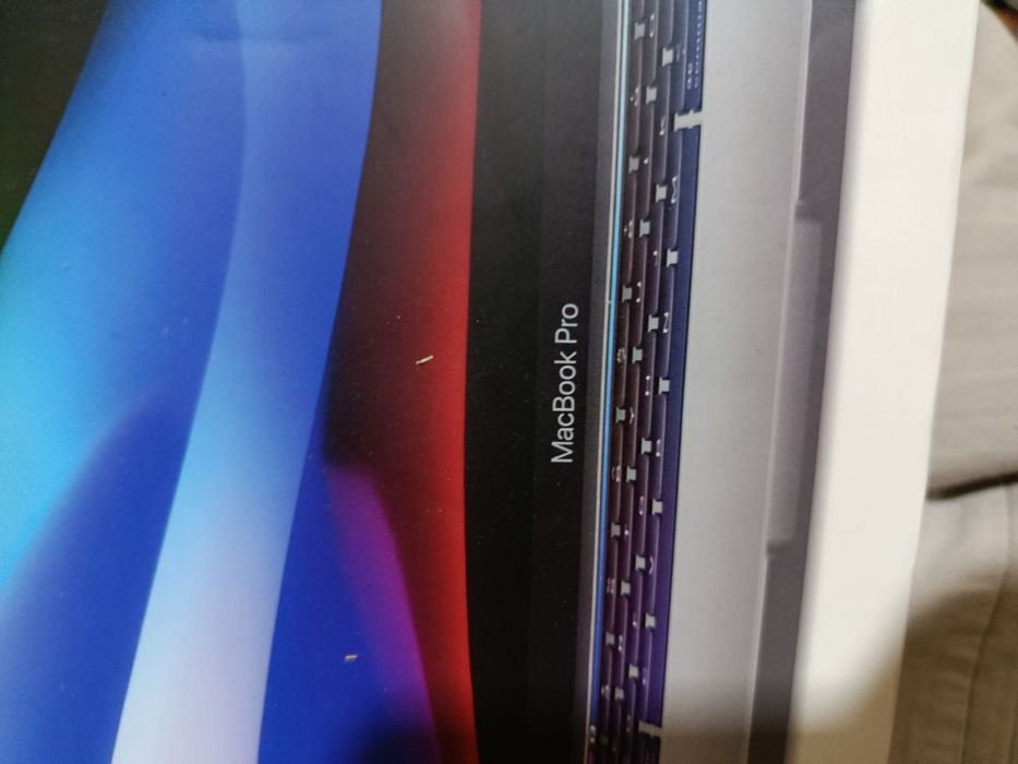 Продам срочно макбук про состояние как новая пользывались очень мало