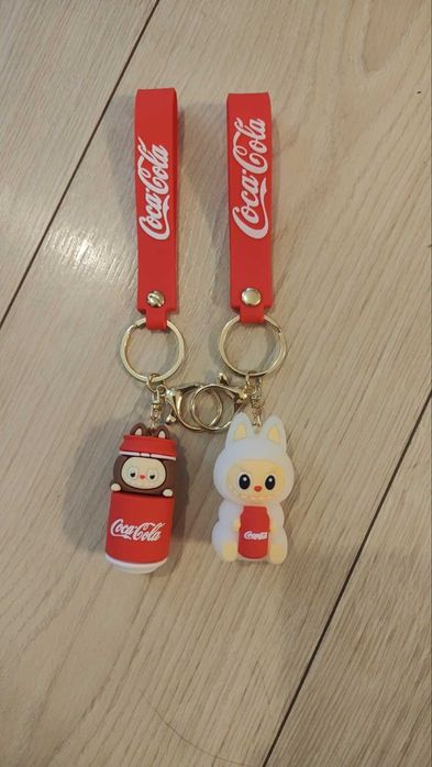 Ключодържатели на Кока Кола с Лабубу