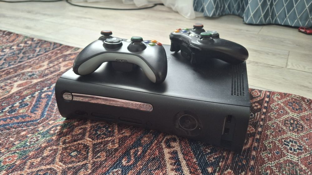 Продам прошитую xbox 360 fat