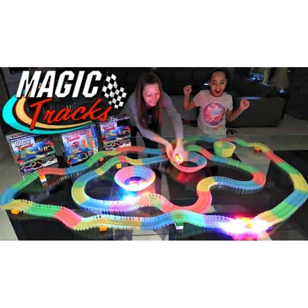 Светеща писта Magic Tracks 220 части - дължина 3.3 метра