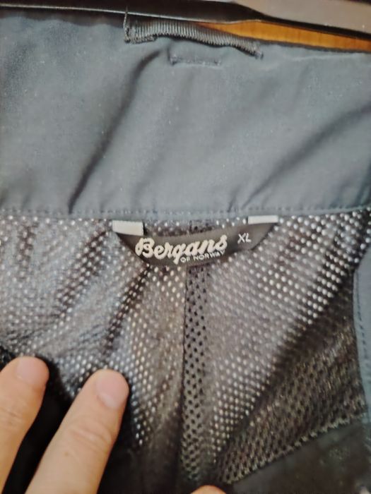 Vînd pantaloni bărbați drumeții -sky  marini L -XL preturi 100-150 lei