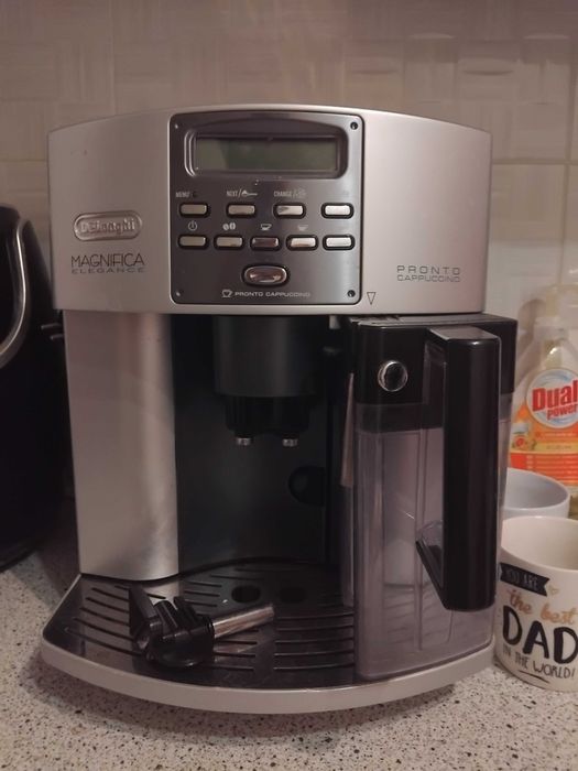 Expresor Delonghi magnifica