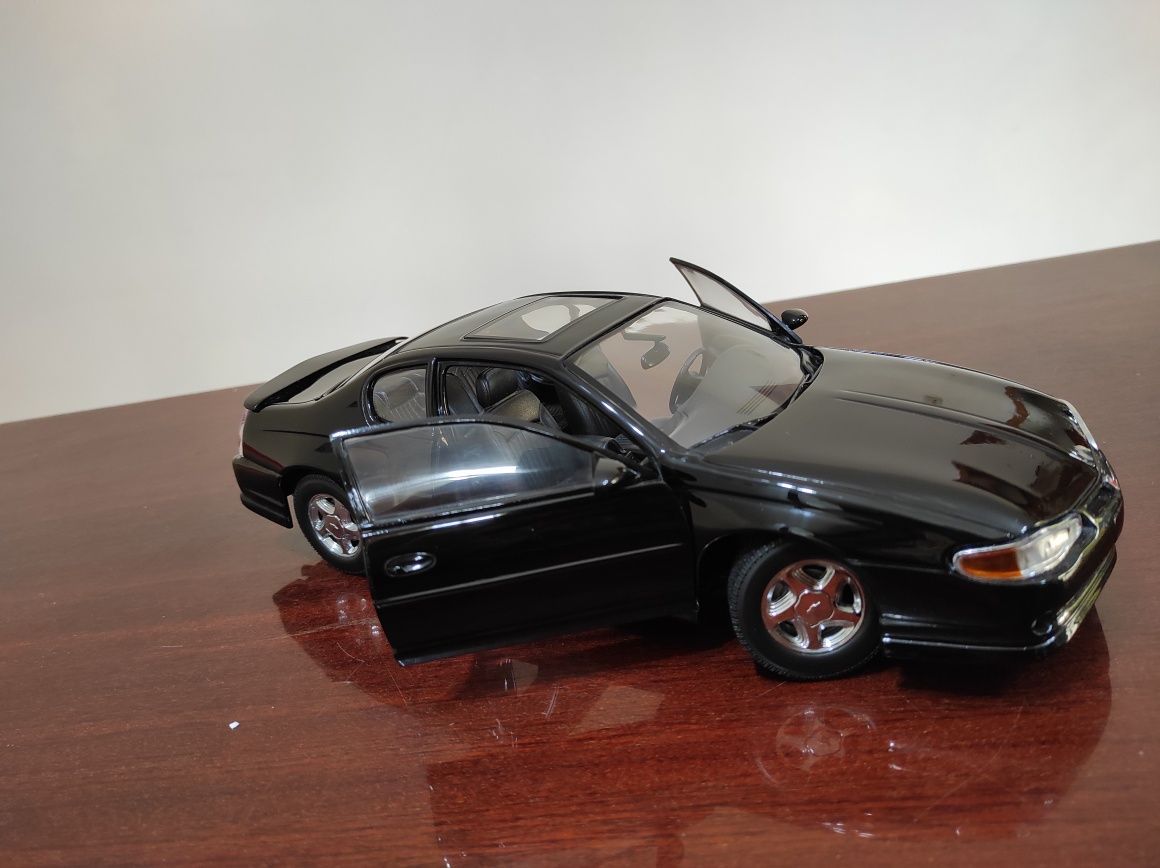 Machetă 1:18 Chevrolet Monte Carlo, nouă în cutie!