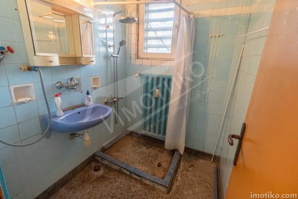 Тристаен с отделна кухня в кв. Изток