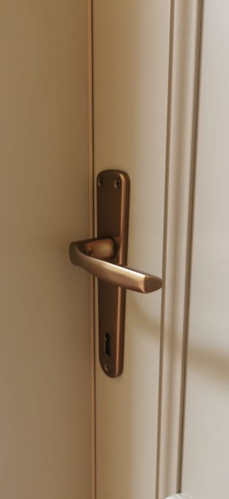 Executam usi interior si exterior din lemn masiv