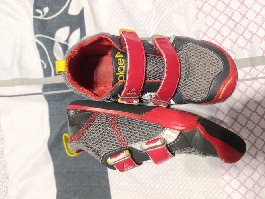 Plae shoes 
Размер 30, без стелки, с много следи от упо