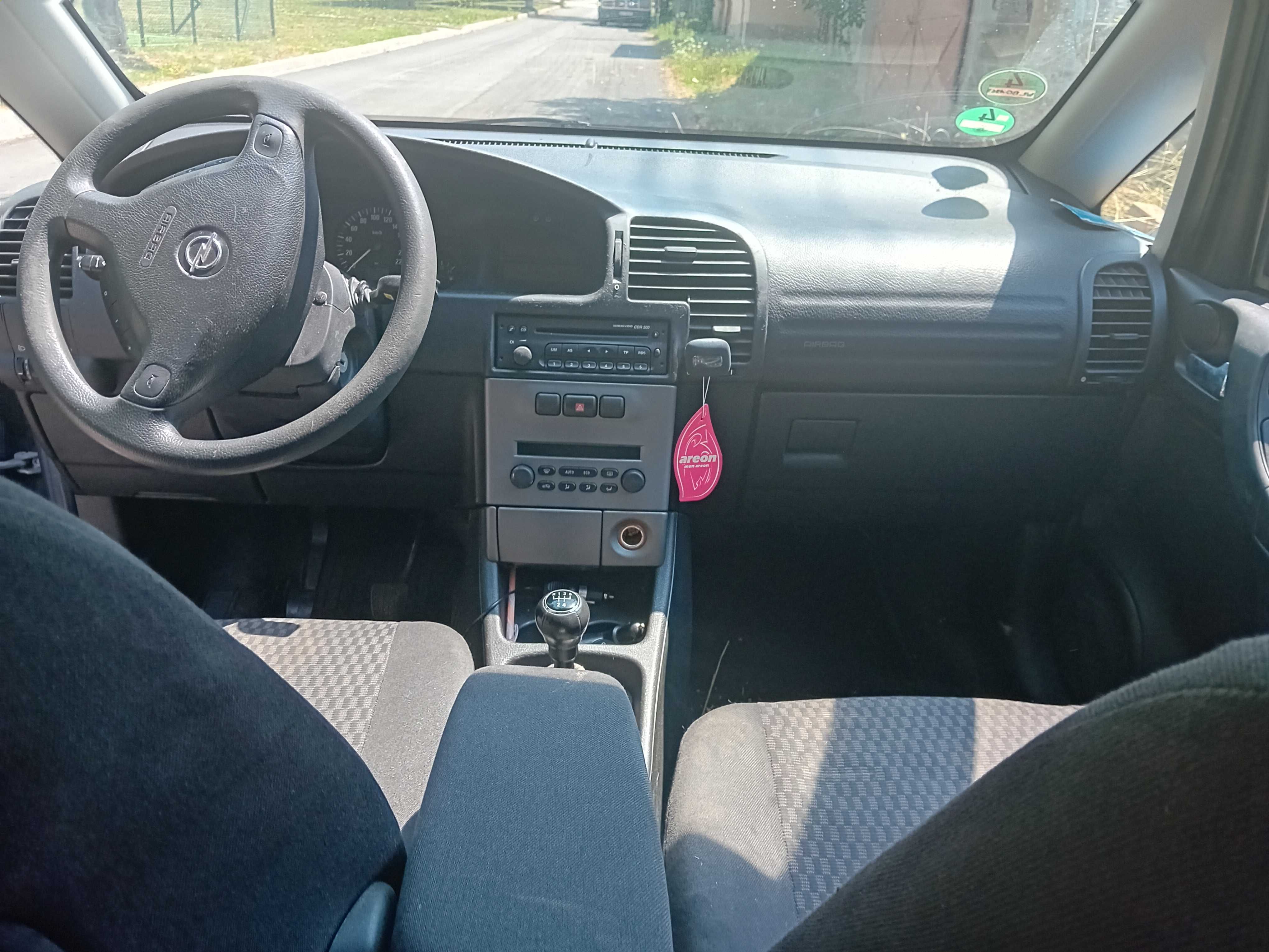 Продавам Opel Zafira 1.6