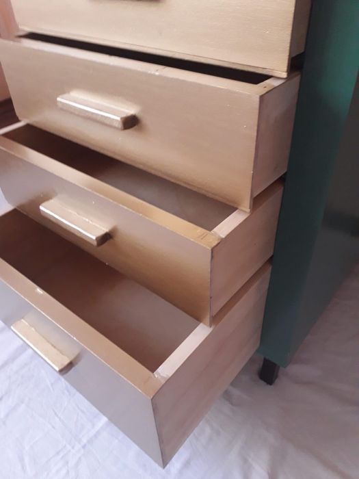 2 Comode cu 4 sertare