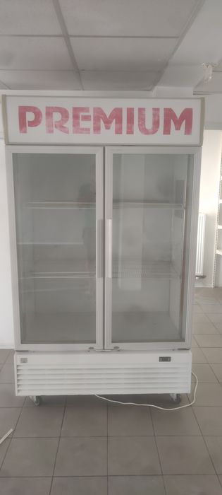 Vând vitrina frigorifica 2 uși
