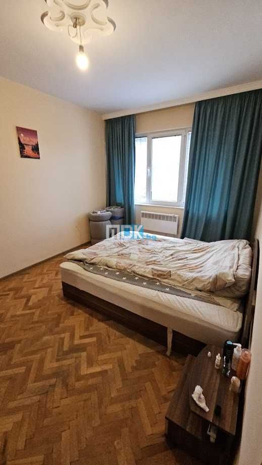 Монолит с 4 отделни стаи до пазара на Гребна база
