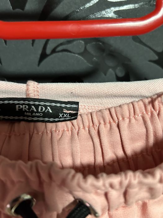 Дамски спортен екип марка Прада