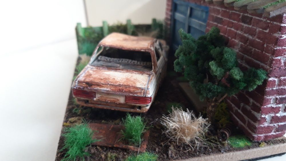 Макет-Diorama junk garage abandoned Mercedes-Benz E-Class