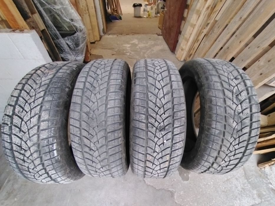 Зимни гуми  GOOD YEAR 215/60/17