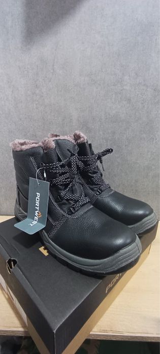 Рабочие ботинки.