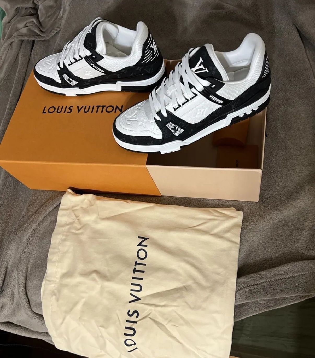 Adidași Louis Vuitton**Calitate Premium**