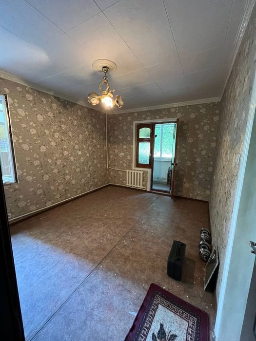 продается квартира под нежилой,жилой 3 ком 90 м2