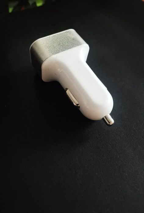 USB зарядно за кола с 3 изхода
