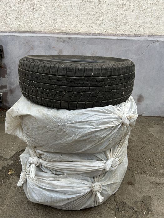 Yokohama 215 / 55 / R17  зимняя резина лепучка