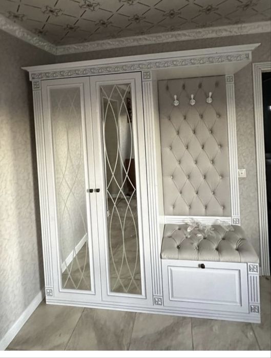 Продам прихожую со шкафом