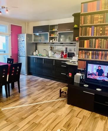 Дава се под наем Тристаен апартамент в София, Хладилника - 85 кв.м за 800 € - Снимка #6