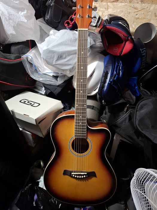 Продам гитару 6 струную