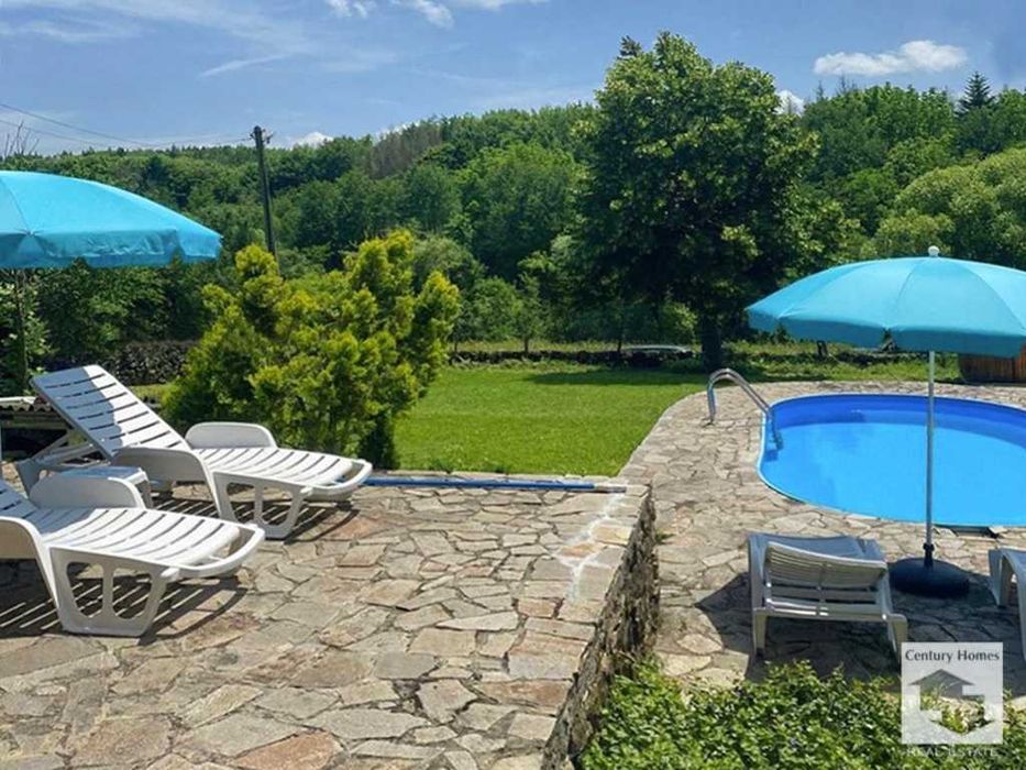 160030 Двуетажна обзаведена къща с басейн и механа в с. Коевци