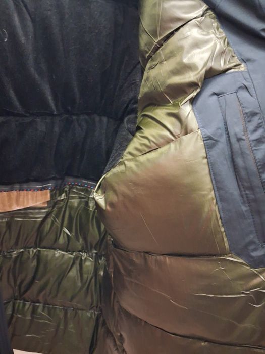 Куртка зимняя очень тёплая.