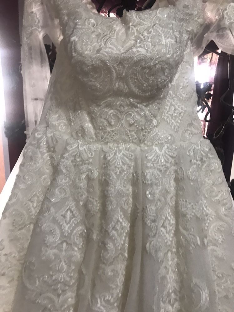 Продаётся эксклюзивное свадебное платье.торг уместен