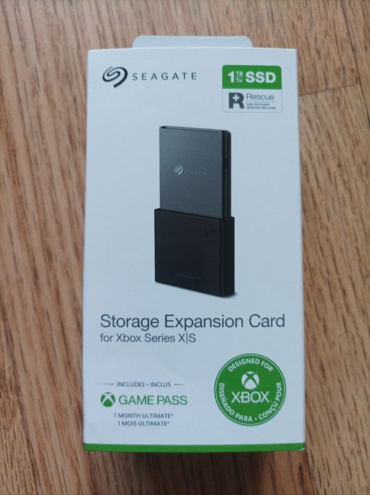 Western Digital Elements 1 TB, & SSD Plus 240 GB