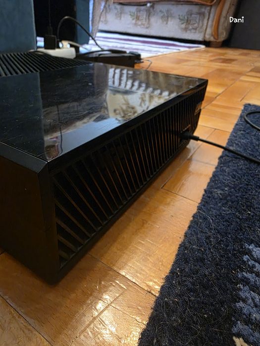 Vând / Schimb XBOX ONE plus 2 manete