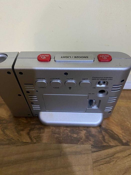 Проектор‑часовник (Beamer) за час и дата