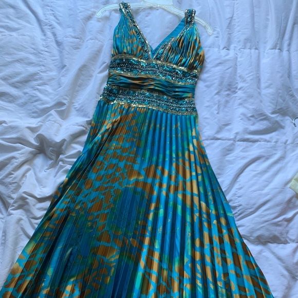 Вечернее платье