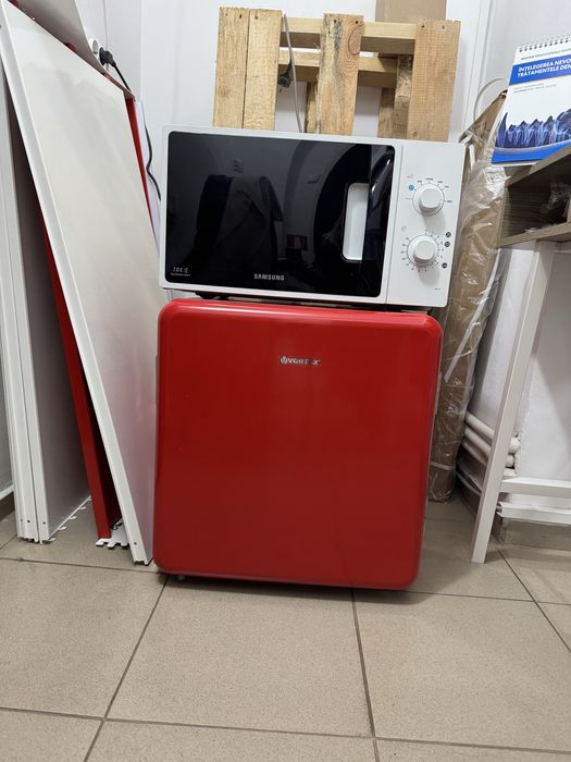 Vand cuptor cu microunde si frigider