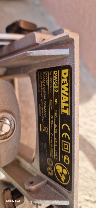 Dewalt freza pe acumularor ,curent