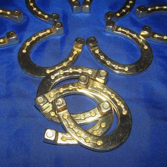 Бронзови подкови за късмет, нови