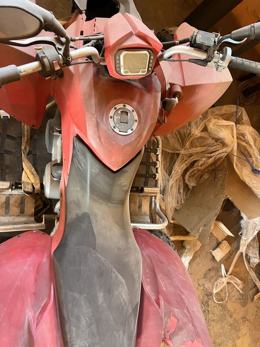 Vand atv de 300 nefunctional nu da scanteie