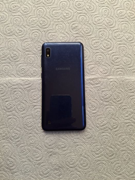Samsung Galaxy A10 albastru, ecran crăpat,  150 lei, utilizat
