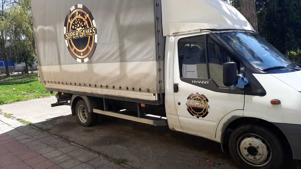 Vând ford transit autoutilitara cu lift