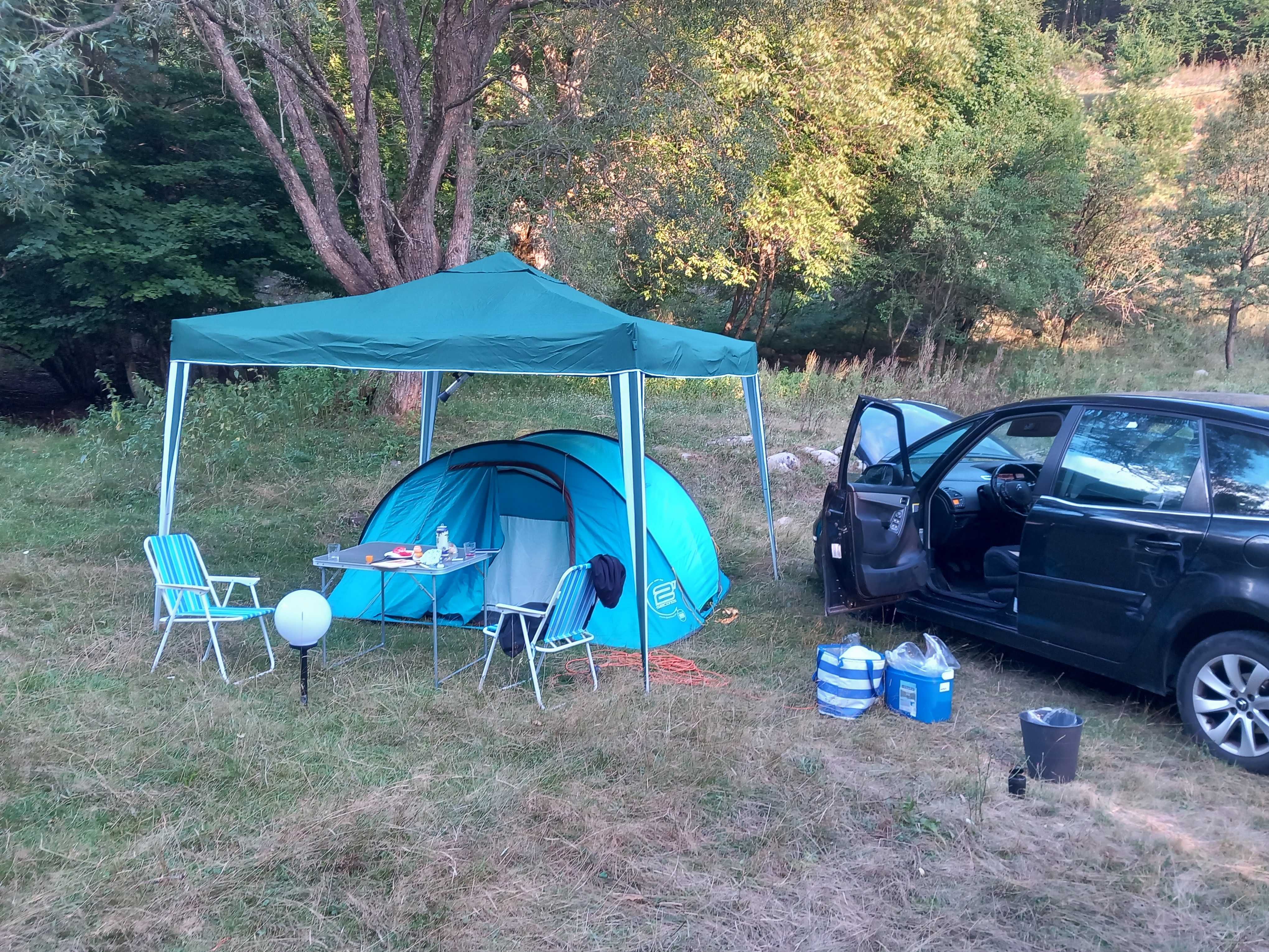 Четириместна двуслойна саморазгъвна палатка